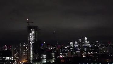Detik-detik Cahaya Misterius Muncul di Langit Malam London