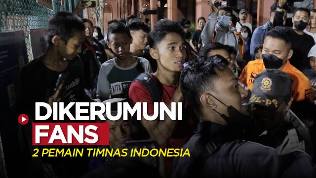 Dua Pemain Timnas Indonesia Dikerumuni Fans Jelang Kualifikasi Piala Asia U-20 2023