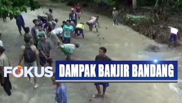 Warga dan Petugas di Lampung Buat Jembatan yang Hancur Akibat Banjir Bandang