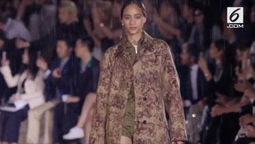 Hujan Tidak Hentikan Dior Fashion Show di Perancis 