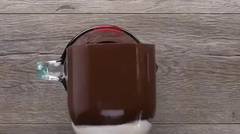 Unik, Membuat Kue Brownis dengan Botol Coca-Cola