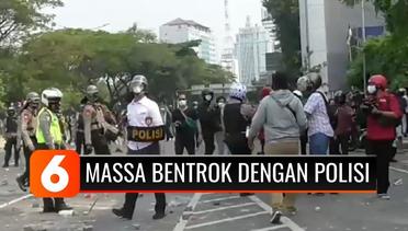 Pengunjuk Rasa Tolak UU Cipta Kerja di Jakarta Terlibat Bentrok dengan Polisi