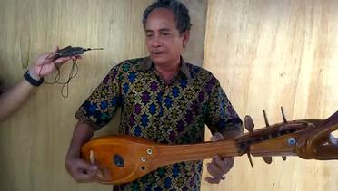 ANTARANEWS - Zahrotti, seniman Dambus asal Bangka memainkan lagu Rhoma Irama-Berkelana.
