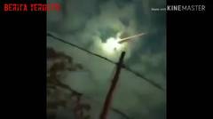 Viral di FB Video Benda Bercahaya Mirip Meteor Jatuh di Langit Probolinggo, Tampak Keluarkan Api