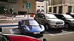 Aksi Mobil Ferrari lawan mobil polisi di Dubai
