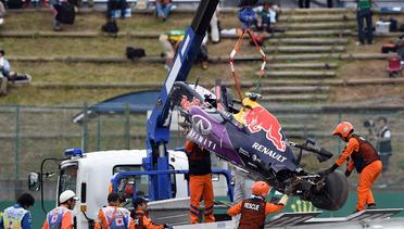 Kvyat Selamat dari Kecelakaan Maut di GP Jepang 2015