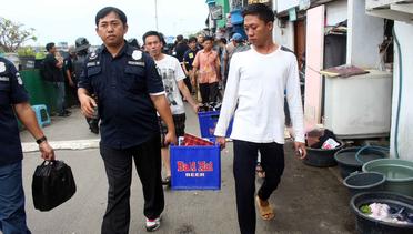 News Flash: Polisi Temukan Gudang Miras di Kafe Milik Daeng Aziz