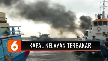Kapal Nelayan di Muara Baru Jakarta Utara Tiba-Tiba Terbakar