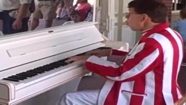 Jari-jari Lincah Pemain Piano di Disney World