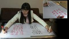 Luar Biasa, Gadis Ini Mampu Menulis dengan Dua Tangan Sekaligus