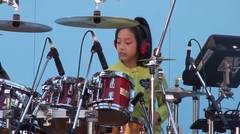 Video Gadis 12 tahun luar biasa dalam bermain Drum