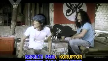 Slank - Seperti Para Koruptor (Official Music Video)