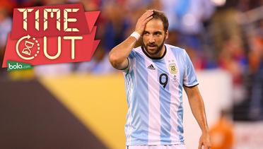 Time Out: Higuain Acuhkan Kritik Atas Performanya di Timnas Argentina