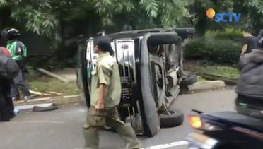 Minibus Terguling di Kebayoran Baru, 2 Penumpang Dievakuasi Lewat Jendela - Liputan6 Siang