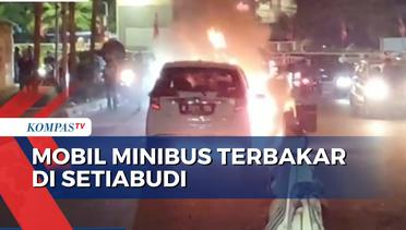 Diduga Korsleting Listrik, Sebuah Mobil Minibus Terbakar di Kawasan Setiabudi Jakarta