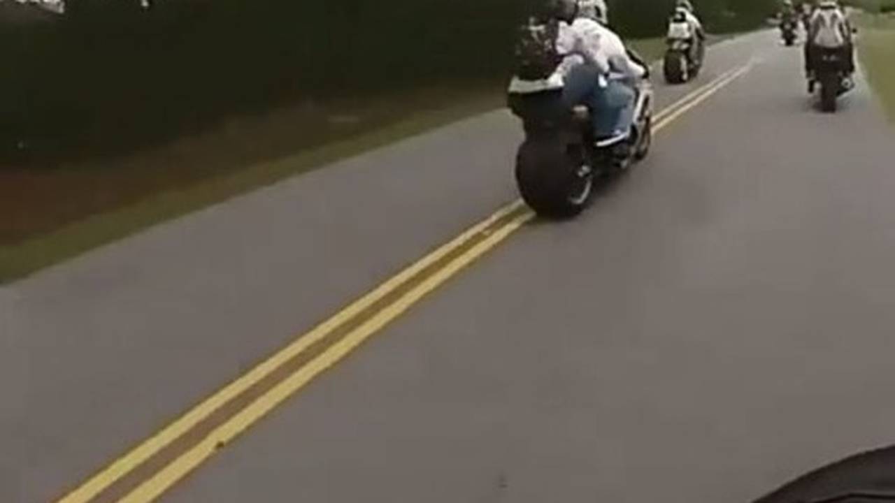 NGERI !!! Hati-hati Kalau Bonceng Motor Kayak gini