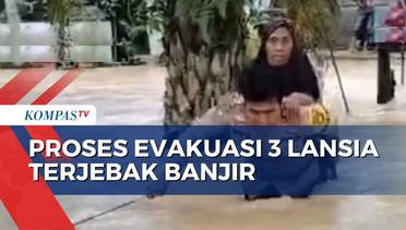 Polisi Gendong 3 Warga Lansia yang Terjebak Banjir di Rokan Hulu Riau