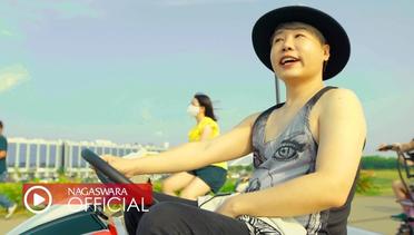 Ujung Oppa - Ampun DJ (Official Music Video NAGASWARA)