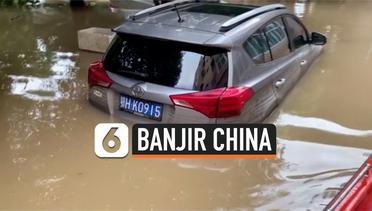 Banjir Hebat Genangi China, Mobil Hampir Tenggelam