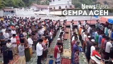 NEWS FLASH: Korban Gempa Aceh Salat Jumat di Samping Reruntuhan Masjid