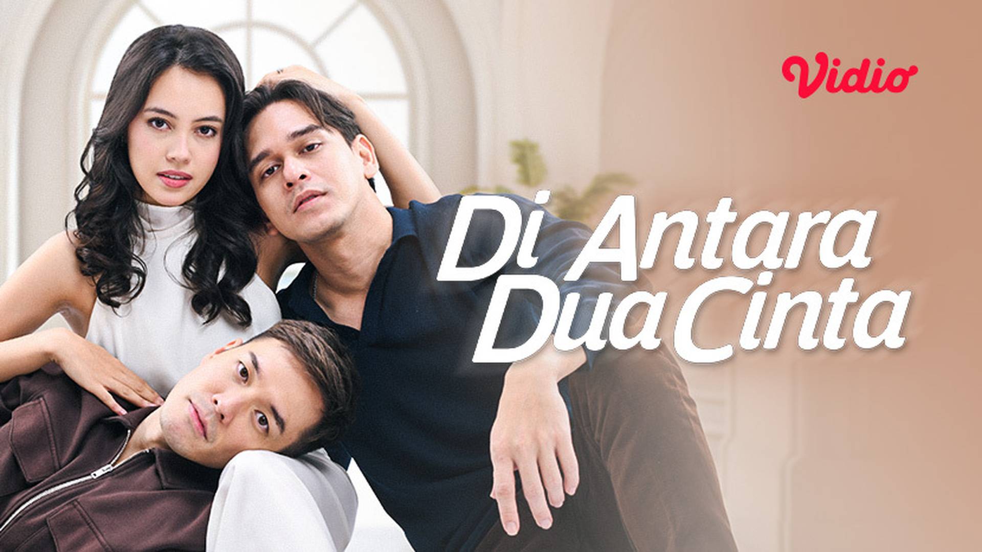 Di Antara Dua Cinta