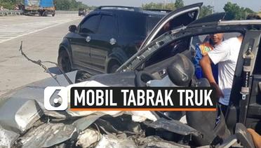 Detik-Detik Mobil Rombongan Polisi Tabrak Truk di Tol Paspro