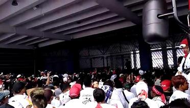Pintu GBK Ditutup karena Penuh, Pendukung Jokowi - Maruf Amin Teriak Ingin Masuk