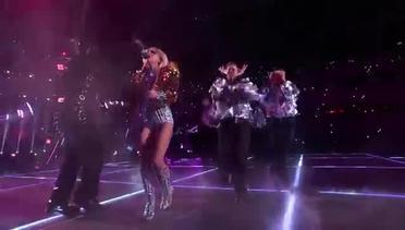 Aksi Jungkir Balik Lady Gaga di Super Bowl 2017