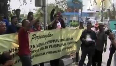 Warga Tumporejo Unjuk Rasa Tolak Penundaan Pilkada Surabaya