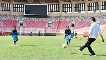 Bermain Bola dengan Anak Papua, Presiden Luncurkan Papua Football Academy, Jayapura, 31 Agustus 2022