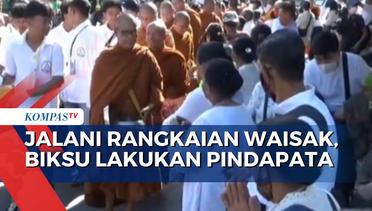 Jalani Rangkaian Waisak, Biksu di Solo Lakukan Tradisi Pindapata