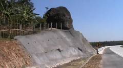 Sopir potret batu misterius di Tol Cipali ini bikin merinding