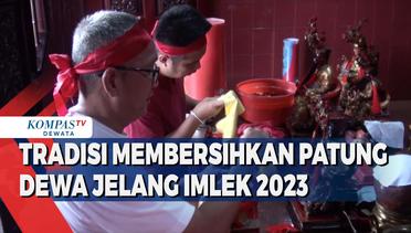 Tradisi Membersihkan Patung Dewa Jelang Imlek 2023