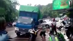 Truk Gak Kuat Nanjak Overloaded Trucks - Sangat Berbahaya Tetapi Lucu