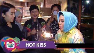 Hot Kiss - ULANG TAHUN KE-62!! Bunda Hetty Koes Endang dapat Kejutan Manis oleh Keluarga