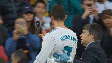 Cristiano Ronaldo Gunakan Ponsel untuk Cek Kerusakan Wajahnya