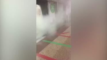 Detik-detik Penumpang Berebut Keluar Metro 'Berasap' di Singapura