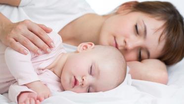 News Flash: Jangan Biarkan Bayi Anda Tidur Sendirian