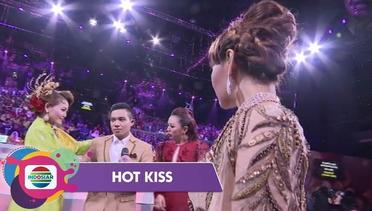 Aksi Flamboyan Ekarat Merayu 4 Wanita Sekaligus di Panggung DA Asia 4 - Hot Kiss