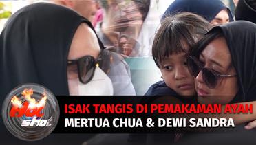 Isak Tangis Di Pemakaman Ayah Mertua Chua Kotak & Dewi Sandra | Hot Shot