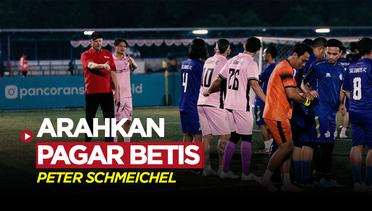 Momen Legenda MU, Peter Schmeichel Arahkan Pagar Betis Bersama Selebritis FC