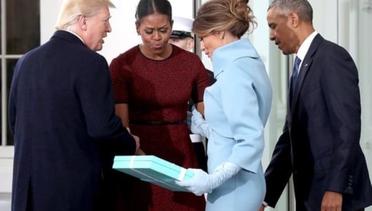 Suasana Canggung Saat Melania Trump Beri Michelle Obama Hadiah