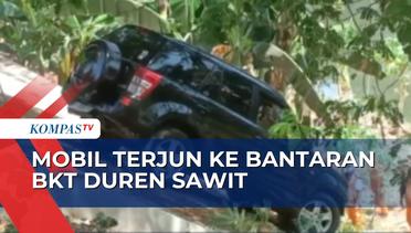 Pengemudi Diduga Kurang Fokus, Mobil SUV Terjun ke Bantaran Kali BKT di Duren Sawit