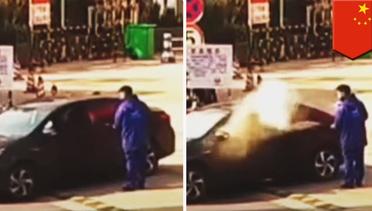 Pria merokok di pom bensin, dipadamkan - TomoNews