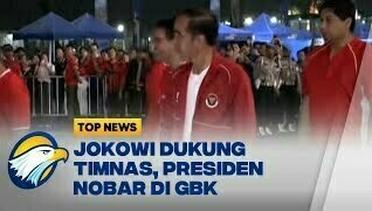 Nobar di GBK, Jokowi Kenakan Jaket Timnas Merah