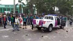 demo mahasiswa Bengkulu rusak mobil polisi