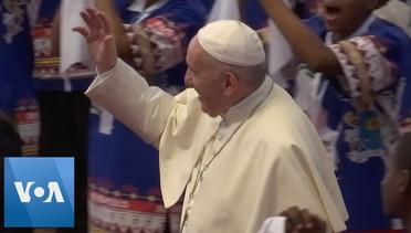 Mozambique Youth Perform for Pope Francis