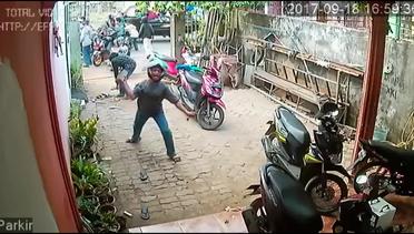 Aksi Geng Motor Brutal Serang Rumah Warga Terekam CCTV