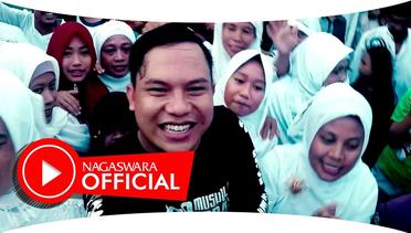 Wali Band - Salam 5 Waktu ( Dengan Lirik Karaoke ) - Official Music Video - NAGASWARA