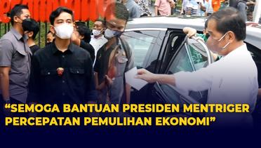 Momen Gibran Bareng Jokowi, Bagi Bantuan ke Pedagang Pasar di Solo